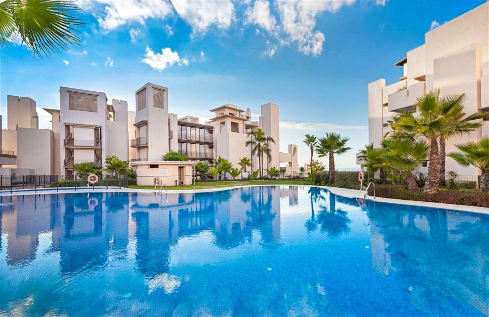Bahia De La Plata Luxury Apartments Estepona Exteriér fotografie